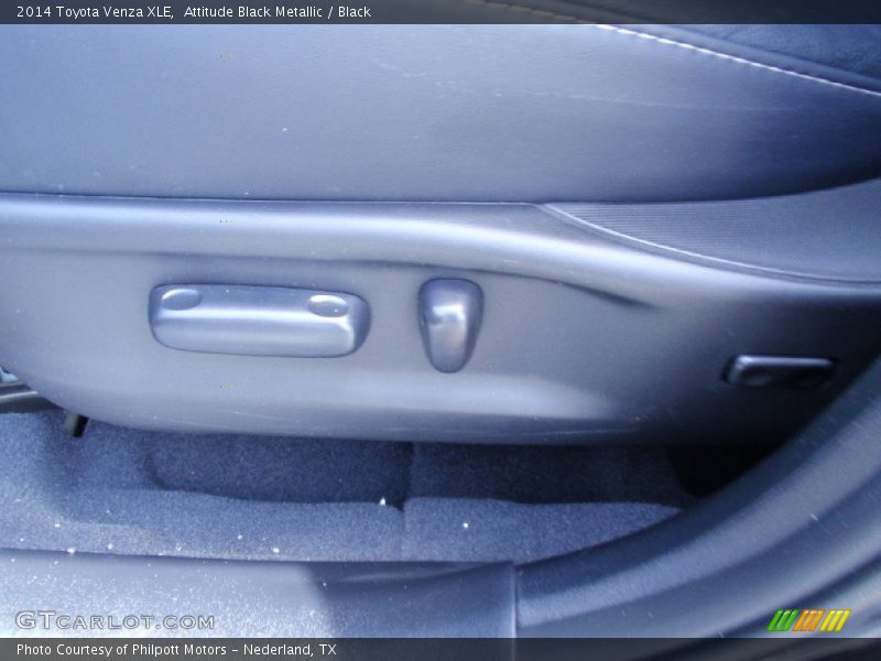 Attitude Black Metallic / Black 2014 Toyota Venza XLE
