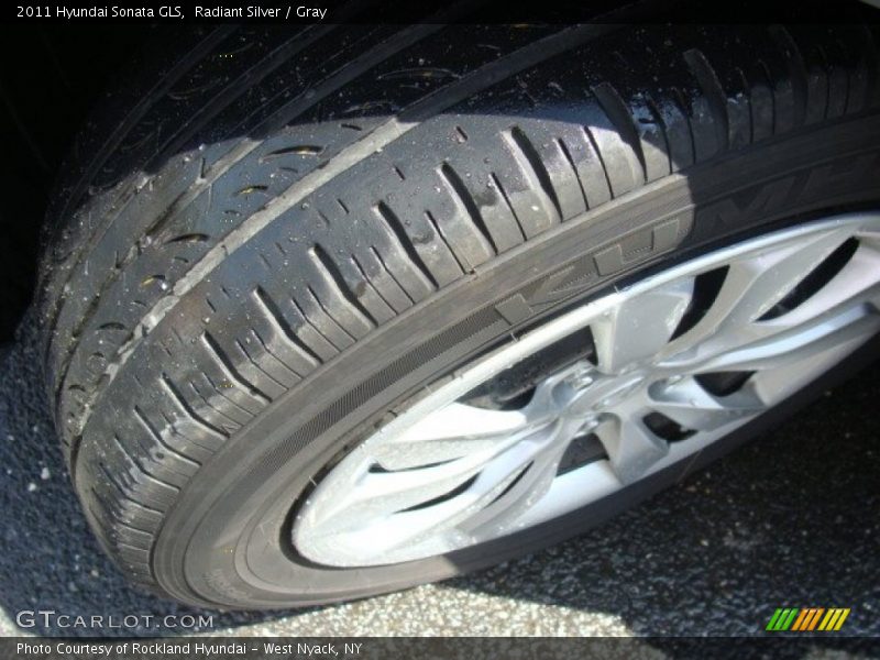 Radiant Silver / Gray 2011 Hyundai Sonata GLS