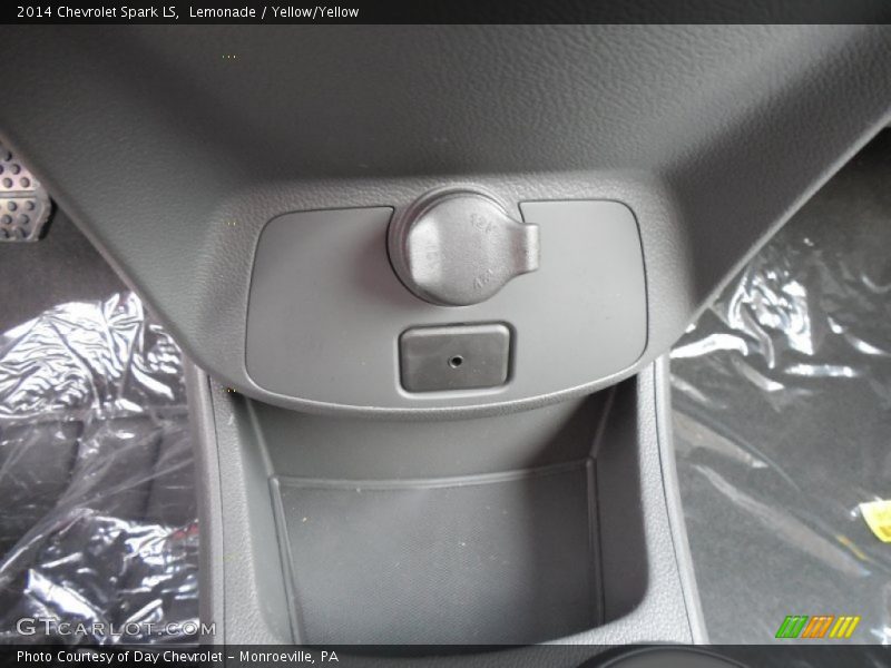 Lemonade / Yellow/Yellow 2014 Chevrolet Spark LS
