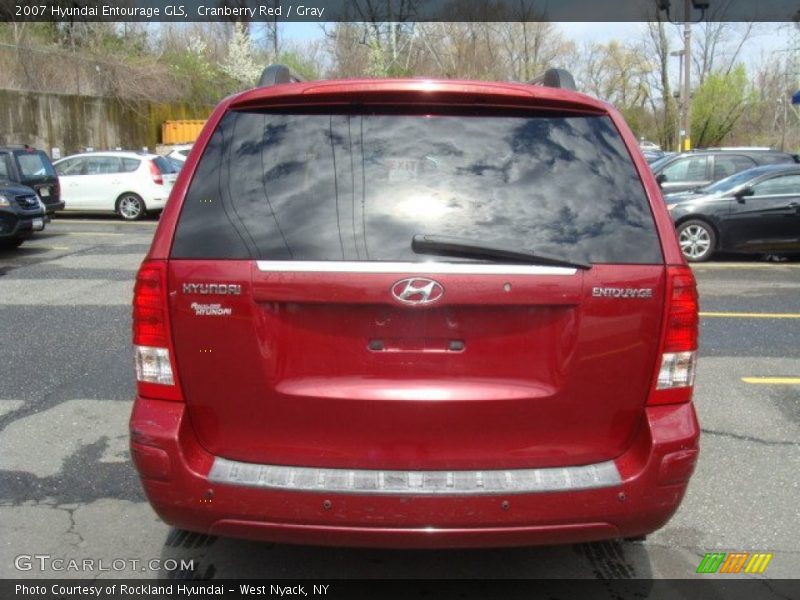 Cranberry Red / Gray 2007 Hyundai Entourage GLS