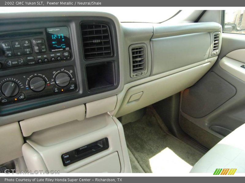 Pewter Metallic / Neutral/Shale 2002 GMC Yukon SLT