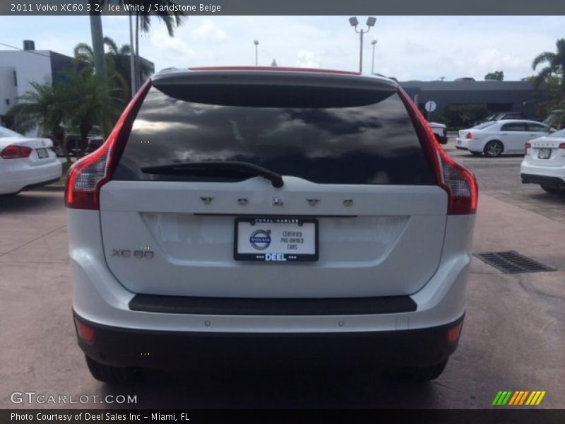 Ice White / Sandstone Beige 2011 Volvo XC60 3.2