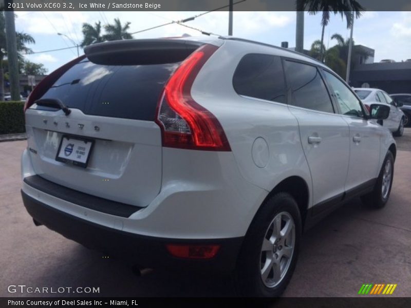 Ice White / Sandstone Beige 2011 Volvo XC60 3.2