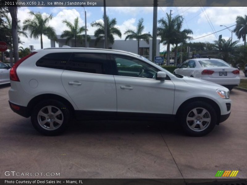 Ice White / Sandstone Beige 2011 Volvo XC60 3.2