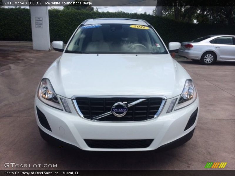 Ice White / Sandstone Beige 2011 Volvo XC60 3.2