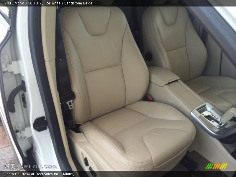 Ice White / Sandstone Beige 2011 Volvo XC60 3.2