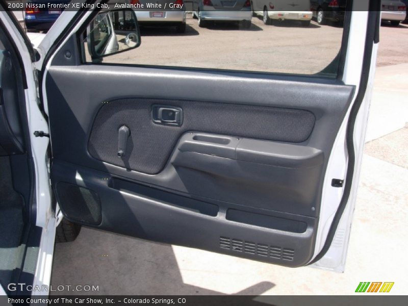 Avalanche White / Gray 2003 Nissan Frontier XE King Cab