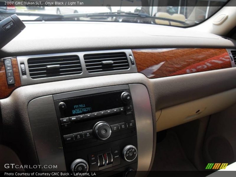Onyx Black / Light Tan 2007 GMC Yukon SLT