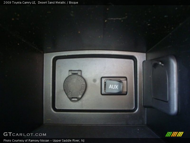Desert Sand Metallic / Bisque 2009 Toyota Camry LE