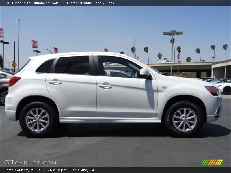 Diamond White Pearl / Black 2011 Mitsubishi Outlander Sport ES