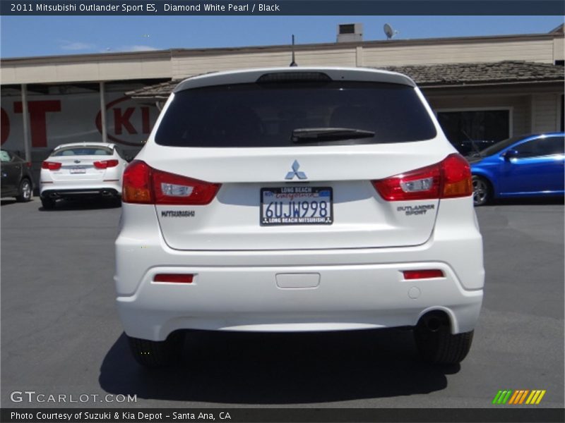 Diamond White Pearl / Black 2011 Mitsubishi Outlander Sport ES