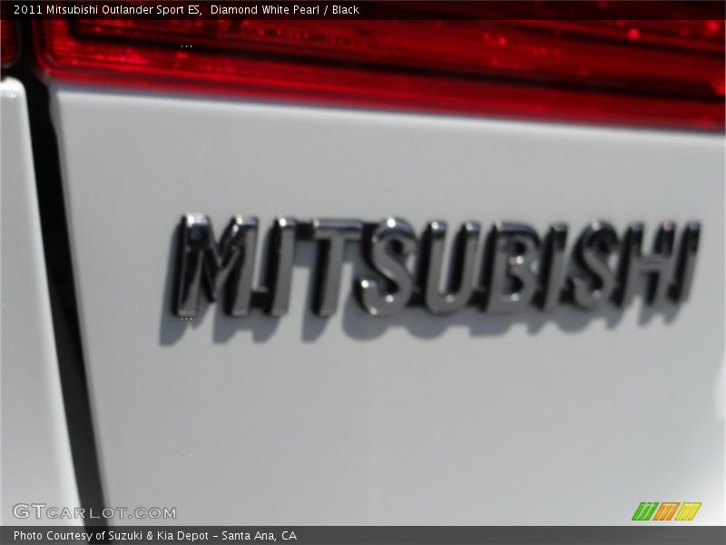 Diamond White Pearl / Black 2011 Mitsubishi Outlander Sport ES