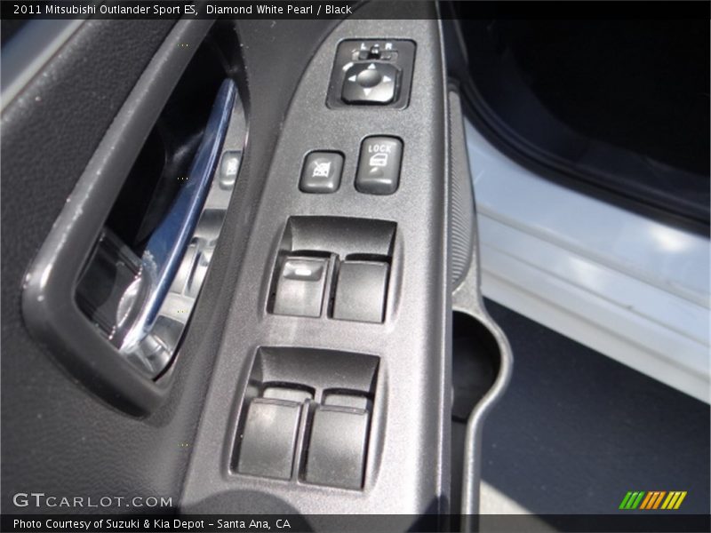 Diamond White Pearl / Black 2011 Mitsubishi Outlander Sport ES
