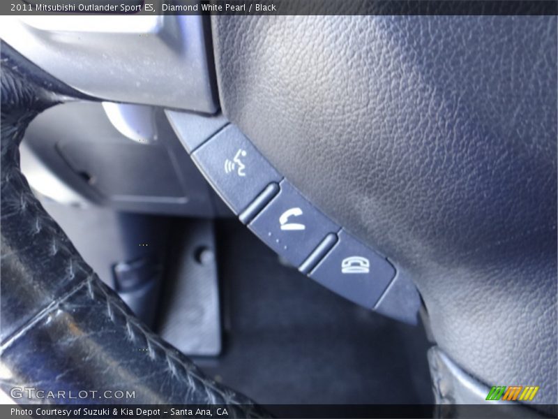 Diamond White Pearl / Black 2011 Mitsubishi Outlander Sport ES