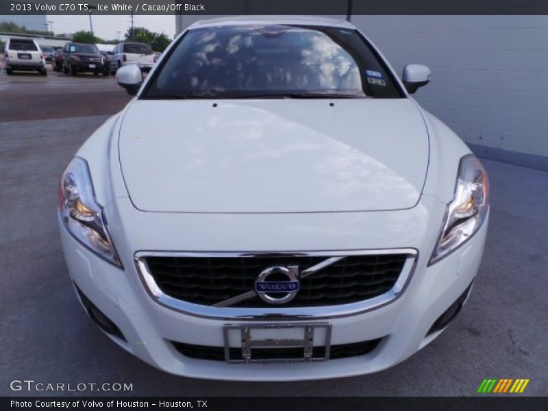 Ice White / Cacao/Off Black 2013 Volvo C70 T5