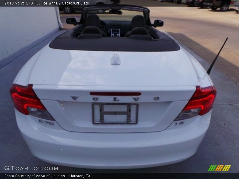 Ice White / Cacao/Off Black 2013 Volvo C70 T5
