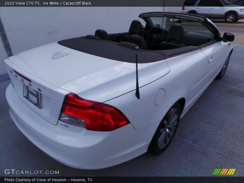 Ice White / Cacao/Off Black 2013 Volvo C70 T5