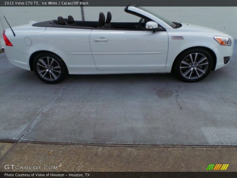 Ice White / Cacao/Off Black 2013 Volvo C70 T5