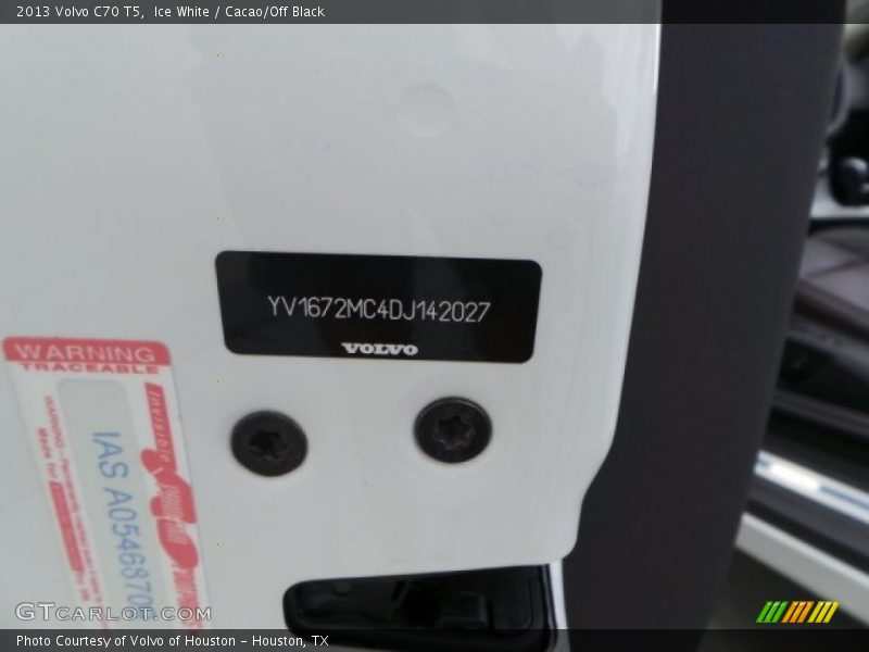 Ice White / Cacao/Off Black 2013 Volvo C70 T5
