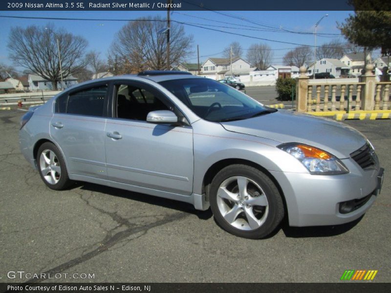 Radiant Silver Metallic / Charcoal 2009 Nissan Altima 3.5 SE