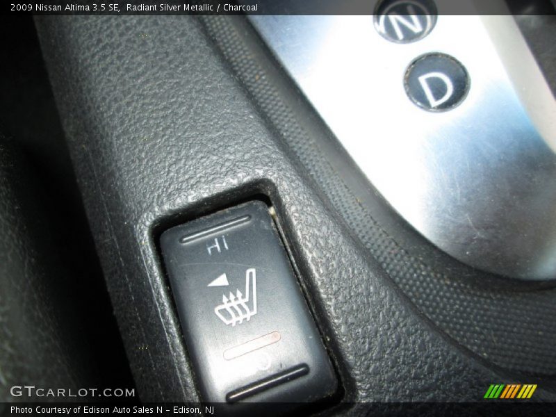 Radiant Silver Metallic / Charcoal 2009 Nissan Altima 3.5 SE