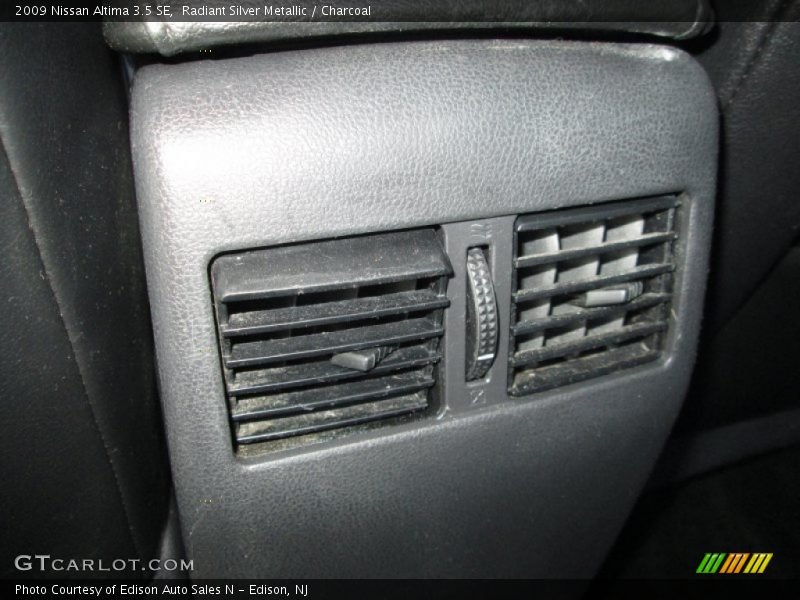 Radiant Silver Metallic / Charcoal 2009 Nissan Altima 3.5 SE