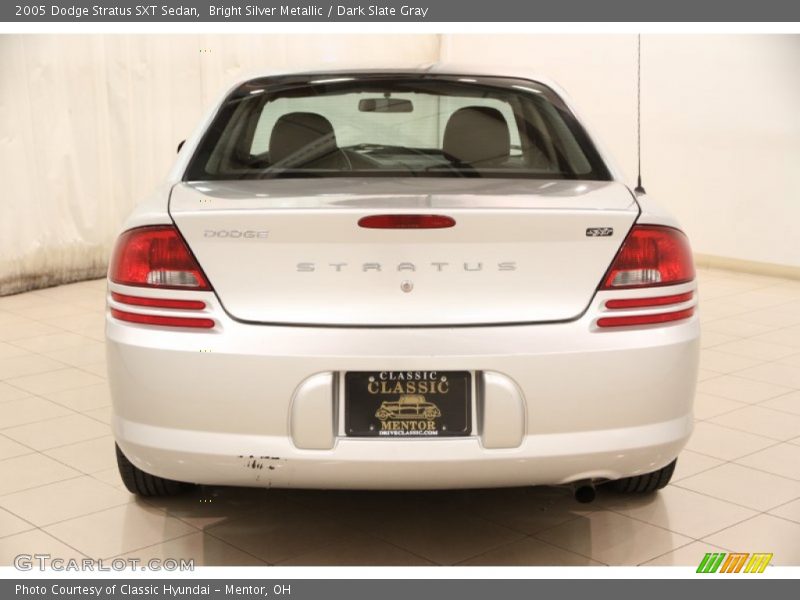 Bright Silver Metallic / Dark Slate Gray 2005 Dodge Stratus SXT Sedan