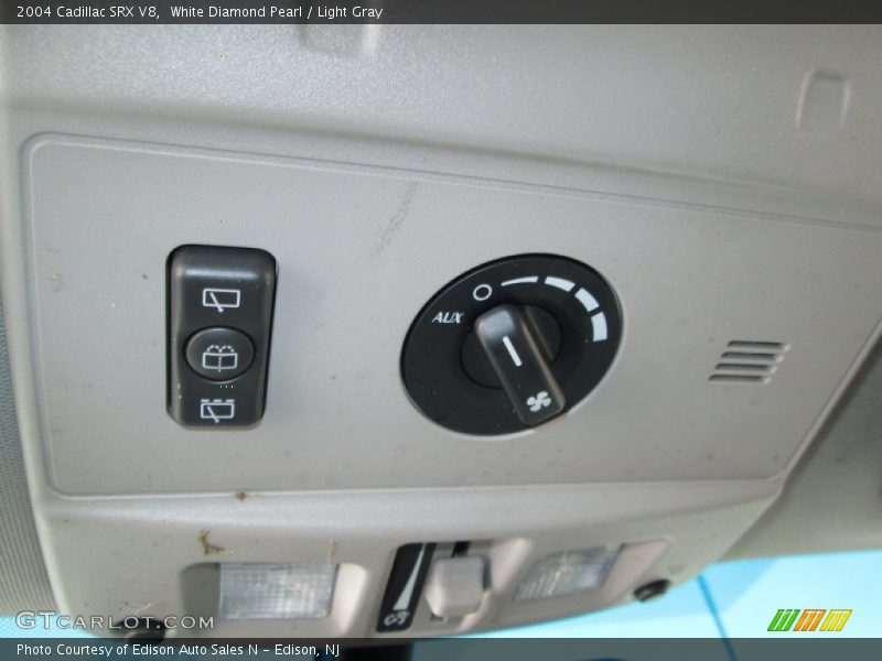 White Diamond Pearl / Light Gray 2004 Cadillac SRX V8