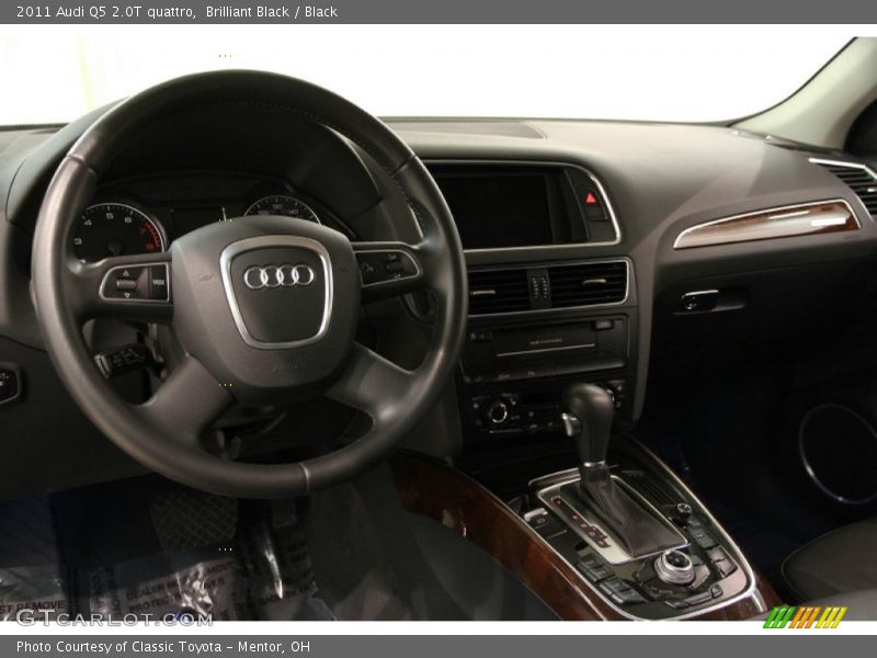 Brilliant Black / Black 2011 Audi Q5 2.0T quattro