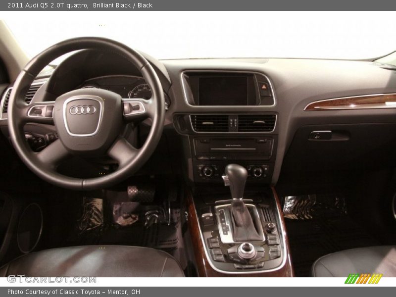 Brilliant Black / Black 2011 Audi Q5 2.0T quattro
