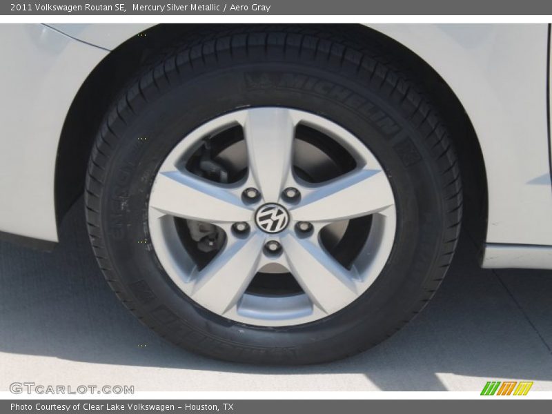 Mercury Silver Metallic / Aero Gray 2011 Volkswagen Routan SE