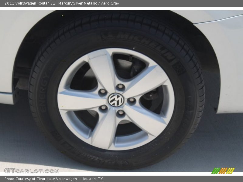 Mercury Silver Metallic / Aero Gray 2011 Volkswagen Routan SE