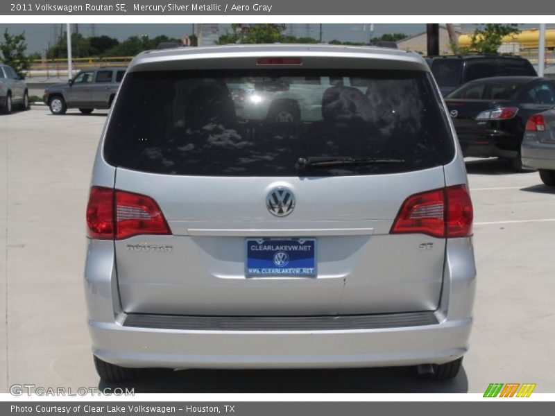 Mercury Silver Metallic / Aero Gray 2011 Volkswagen Routan SE