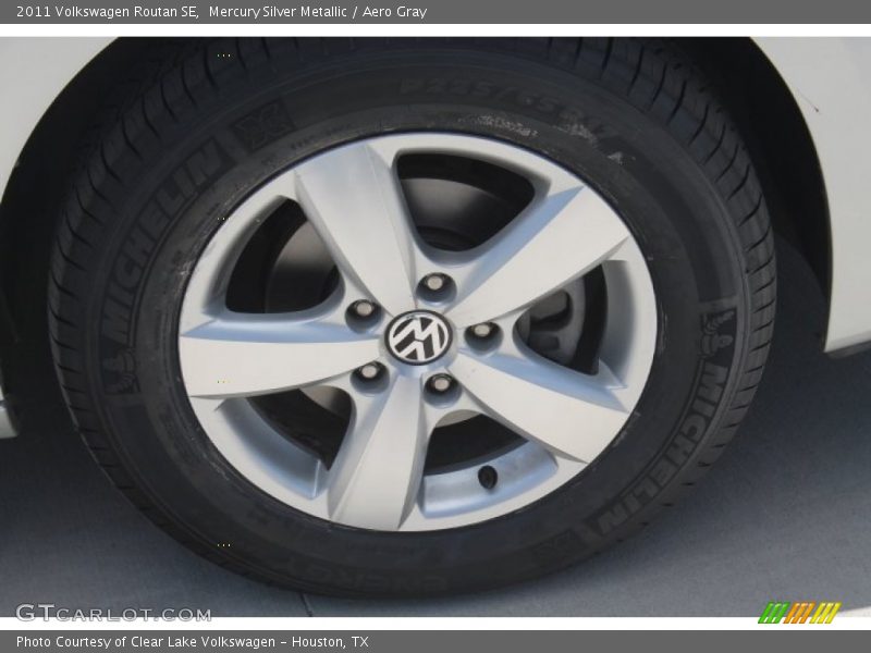Mercury Silver Metallic / Aero Gray 2011 Volkswagen Routan SE