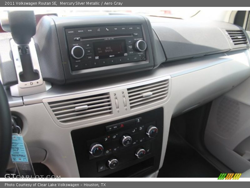 Mercury Silver Metallic / Aero Gray 2011 Volkswagen Routan SE