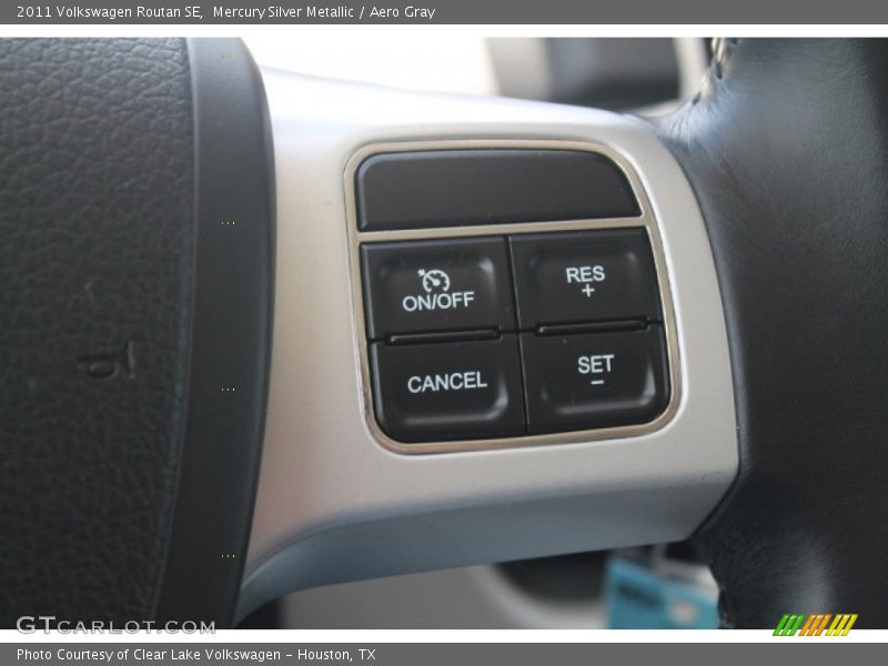 Mercury Silver Metallic / Aero Gray 2011 Volkswagen Routan SE