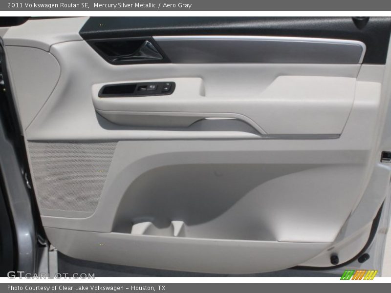 Mercury Silver Metallic / Aero Gray 2011 Volkswagen Routan SE
