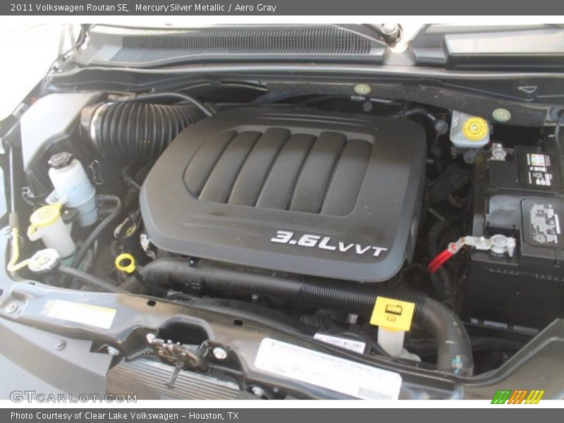 Mercury Silver Metallic / Aero Gray 2011 Volkswagen Routan SE