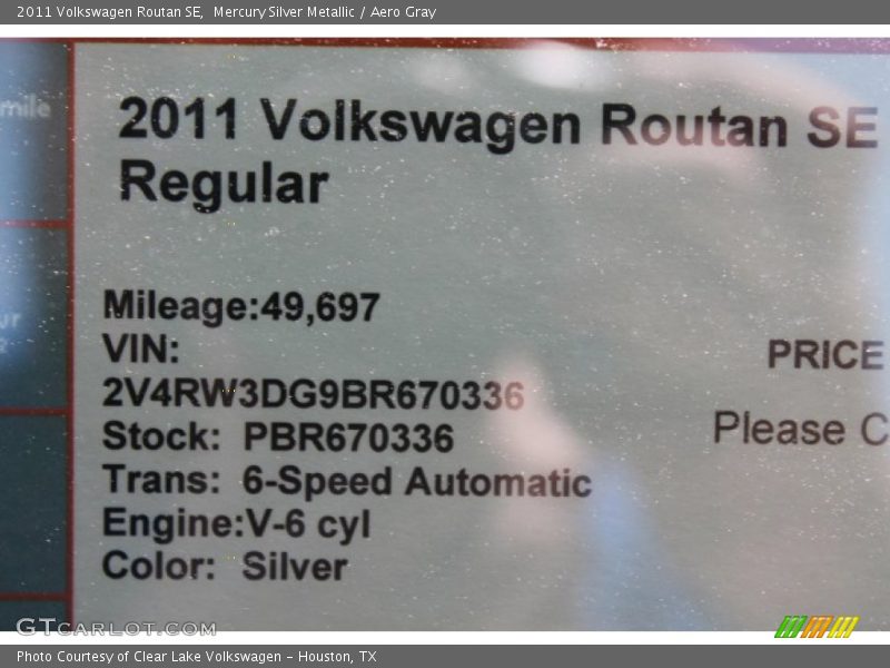 Mercury Silver Metallic / Aero Gray 2011 Volkswagen Routan SE