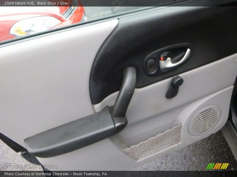 Black Onyx / Gray 2004 Saturn VUE