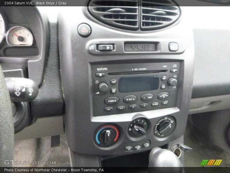 Black Onyx / Gray 2004 Saturn VUE