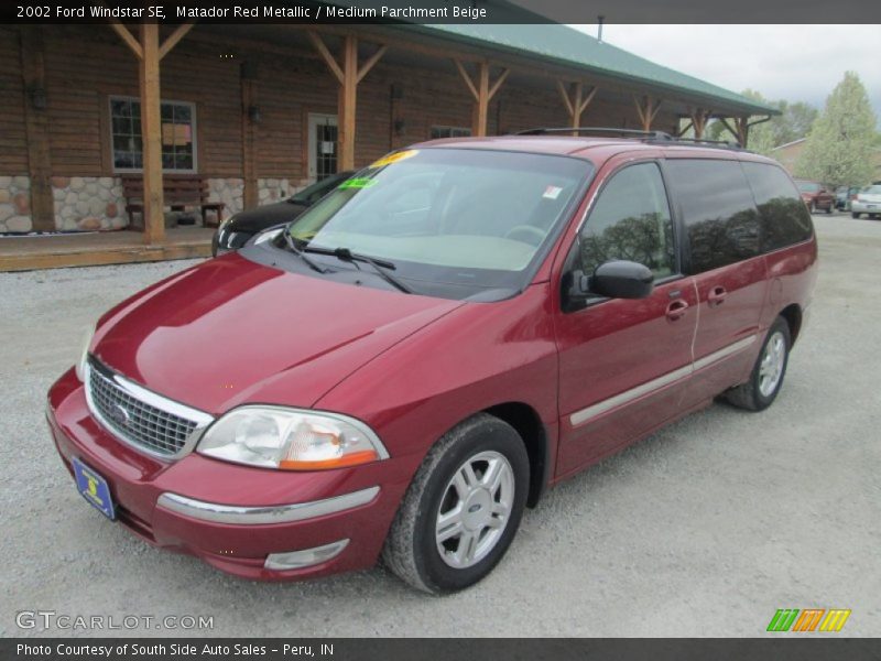 Matador Red Metallic / Medium Parchment Beige 2002 Ford Windstar SE