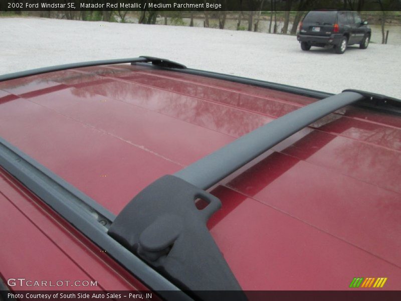 Matador Red Metallic / Medium Parchment Beige 2002 Ford Windstar SE
