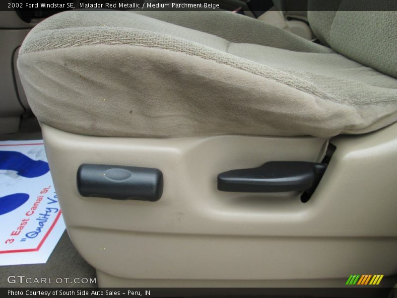 Matador Red Metallic / Medium Parchment Beige 2002 Ford Windstar SE