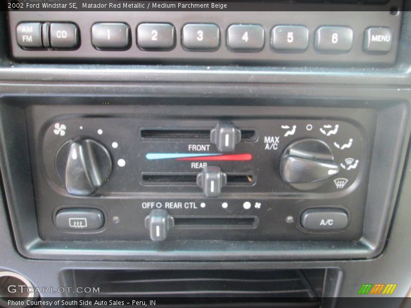 Matador Red Metallic / Medium Parchment Beige 2002 Ford Windstar SE