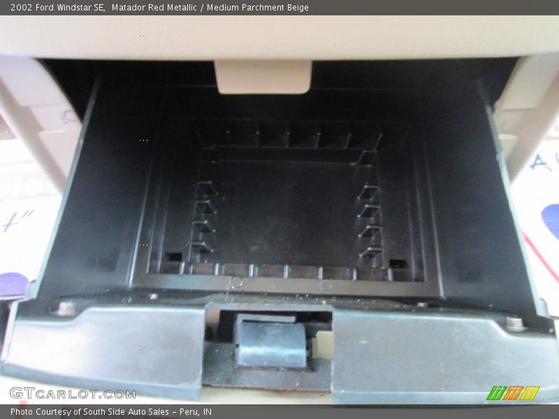 Matador Red Metallic / Medium Parchment Beige 2002 Ford Windstar SE