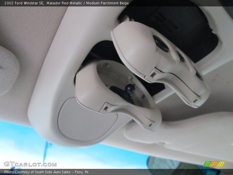 Matador Red Metallic / Medium Parchment Beige 2002 Ford Windstar SE