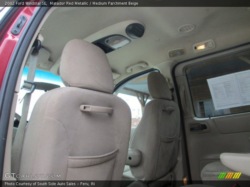 Matador Red Metallic / Medium Parchment Beige 2002 Ford Windstar SE