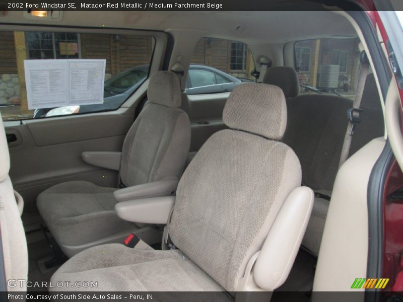 Matador Red Metallic / Medium Parchment Beige 2002 Ford Windstar SE