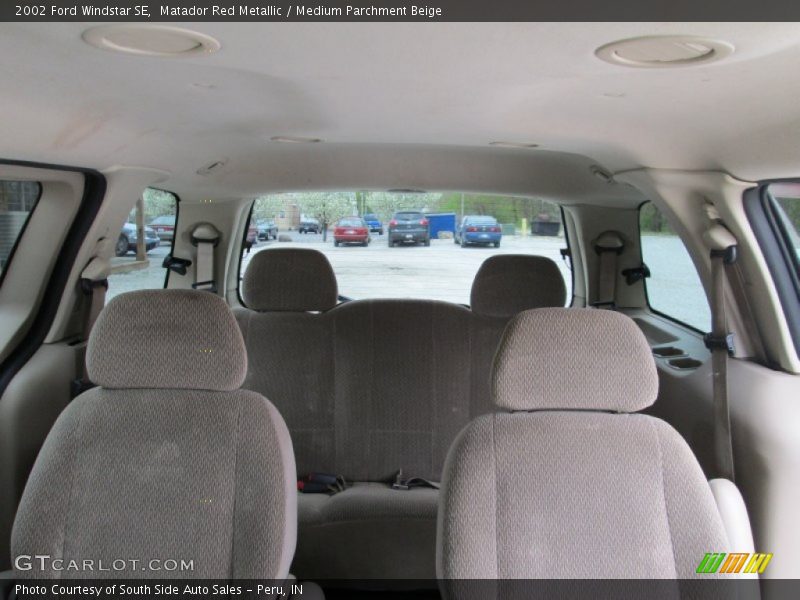Matador Red Metallic / Medium Parchment Beige 2002 Ford Windstar SE